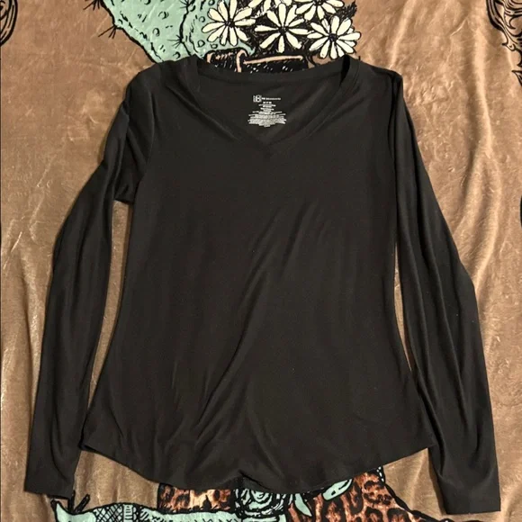 Bundle 2 long sleeve shirts NWOT - Picture 2 of 4
